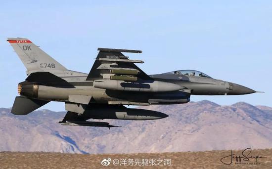 歼16挂双联火箭发射器亮相 发射是否会影响隐