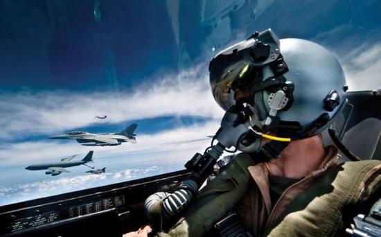 F-35战机的衍射式头盔