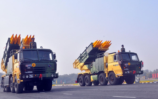 印度禁止进口上百种武器 张召忠:只能是自废武功