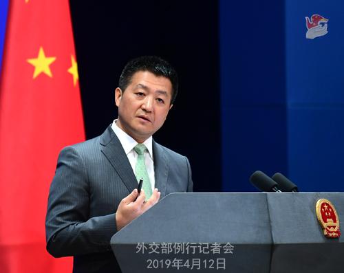 问:美国“胡蜂号”军舰正与菲律宾在南海海域举行军演。外交部对此有何回应?
