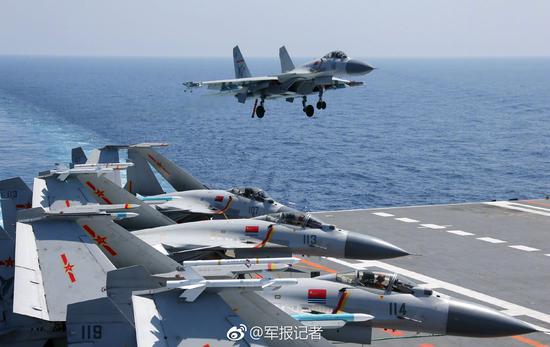 辽宁舰演练全甲板攻击科目 在凌晨微光条件出动歼15
