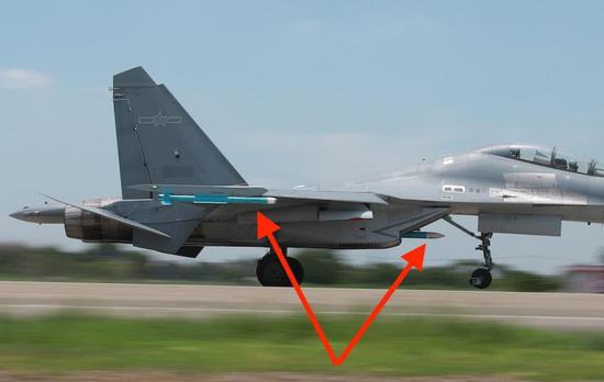 我军正换装隐身涂装版歼16 对面战机老化更疲