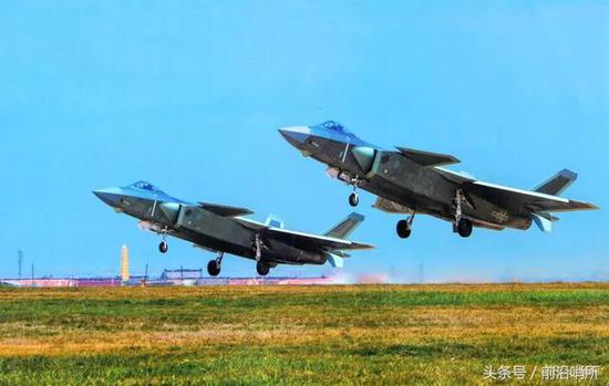 美军F22曾因一事故坠毁 我歼20面临类似状况