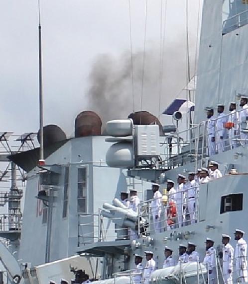 巴铁访上海军舰武器配置虽低 但电子战系统不