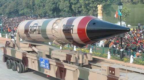 印度在国家仪式上展示烈火-5洲际导弹