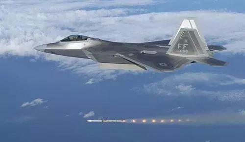 发射中距弹阻止苏-35S靠近是F-22的保命战术