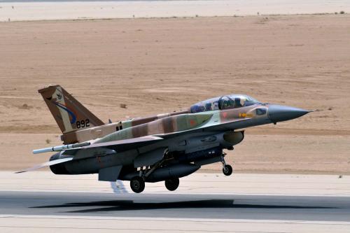 ▲F-16I因为过重必须使用强化轮胎
