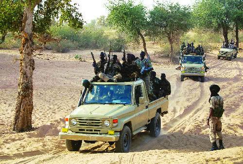 图片：乍得反政府军部队主要由300余辆皮卡组成。