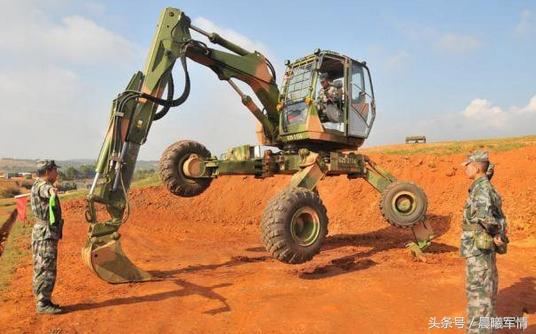 et110型步履式挖掘机首批装备西藏地区的工程兵部队