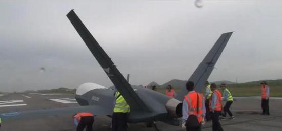 è©¦é£å ´ç«çé²å½±ç¡äººæ©ï¼æ³¨æç¼åæ©å´å£åä¸»ç¿¼ç¿¼å