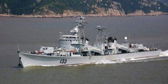 ▲80年代中国海军最大的水面战斗舰还是3000吨级的051