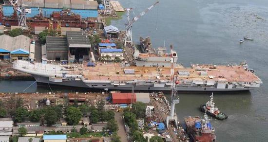 印度首艘国产航母建造中