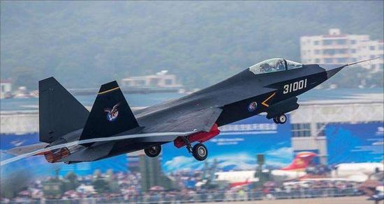 FC-31战机试飞