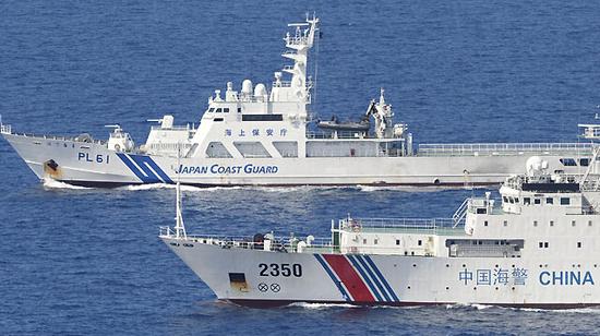 中国海警舰艇编队11月8日在我领海巡航