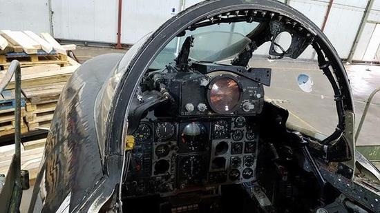 图片：这架F-4K战斗机就差两台涡扇9了！