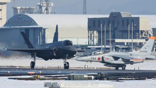 日本正式装备第一架F-35A战机。非常感谢图片发布者@航空新视野-赤卫