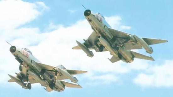 春晚歼7部队贺新年