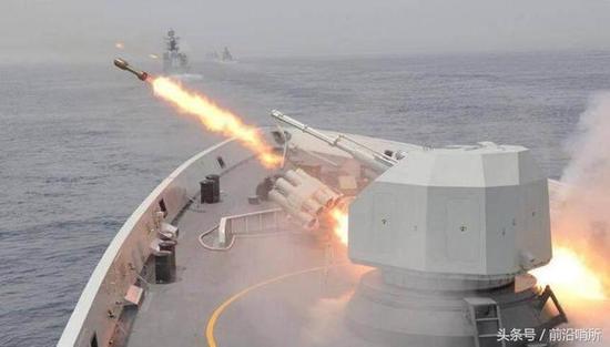 资料图：中国军舰发射反舰导弹