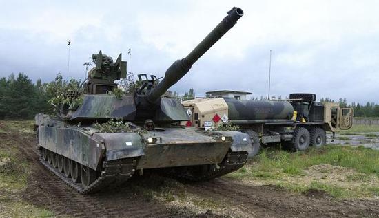 美军M1A2主战坦克