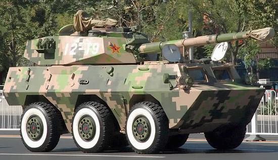 图片:解放军炮兵部队装备的PTL02突击炮,采用100毫米滑膛炮。