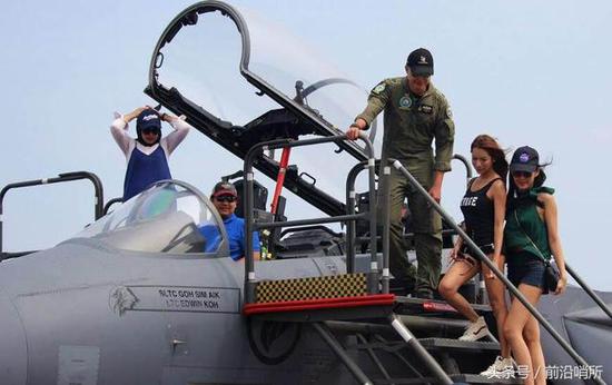 新加坡航展韩国摔飞机出大丑 该机型曾抢走我