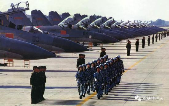1999年，准备受阅的我军第一支苏-27歼击机部队