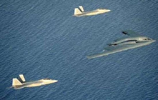 我军为啥派歼11护航轰6K?或为歼20护航轰20