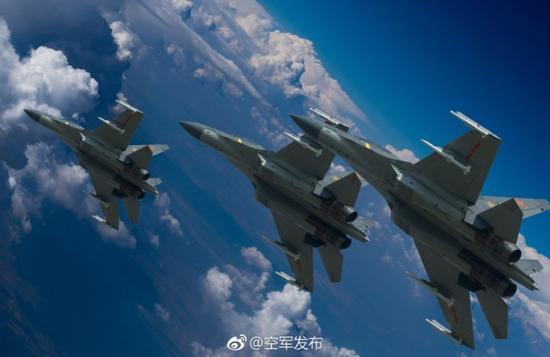 歼-16战机目前公开的照片，基本都显示是携带的空空导弹。
