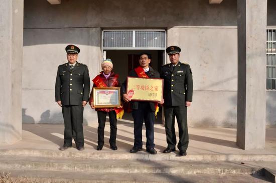 中国海军排长在亚丁湾抓获3名海盗 被提拔为连