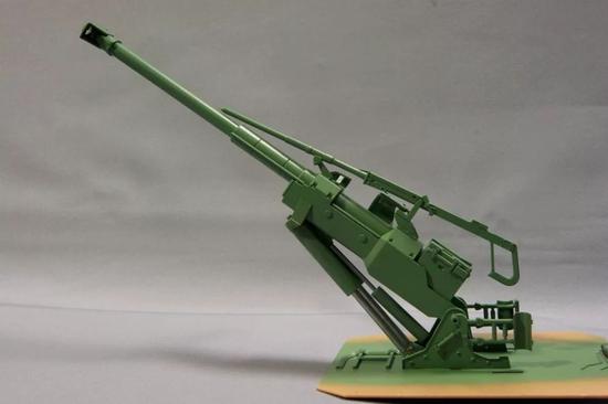 当我们把达娜的炮塔拆掉，其火炮系统是这样的结构。