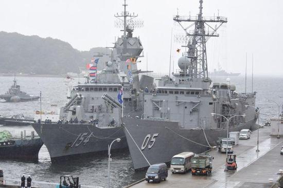 2017年10月17日到访日本的澳大利亚海军“墨尔本”号与“帕拉马塔”号两舰