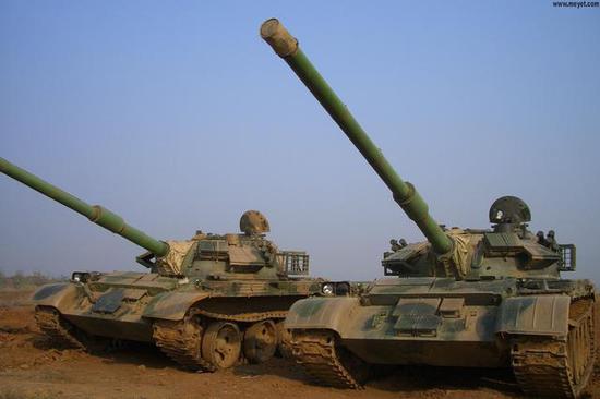 ▲解放军装备的59D型坦克