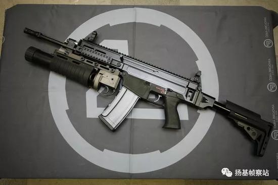 加挂CZ 805 G1榴弹发射器的CZ 805 BREN A突击步枪