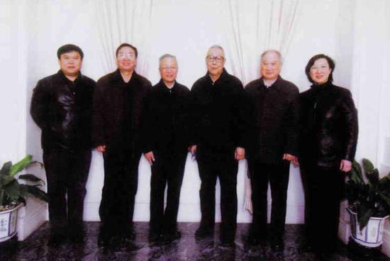 左起孫聰、李天、顧誦芬、管德、李明、李燕
