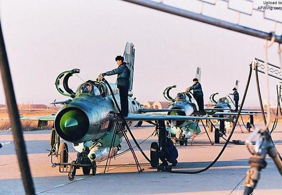 成飞将歼-7魔改成小歼十 若成功将力压枭龙|