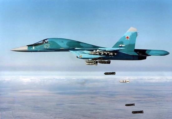 俄军苏-34战机在叙利亚执行轰炸任务。