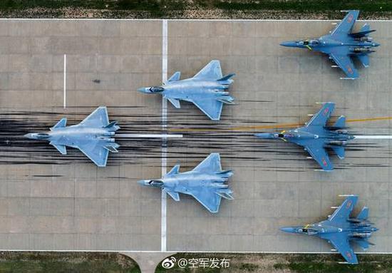 图说：2017年空军节，中国空军微博官方账号发布的图片