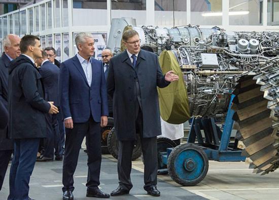 10月19日莫斯科市长参观礼炮公司,图中疑为“产品30”的尾喷口