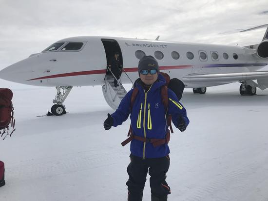 ×÷ÕßÇ×ÀúÖйúÉÌÓ÷ɻúÊ״εǽÄϼ«£¬±³ºóÊÇÓɺ£º½ÓµÓеĹ«Îñ»ú650¡£