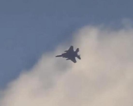 视频清楚显示遭到伏击的是一架F-15战斗机，可能是双座型F-15S
