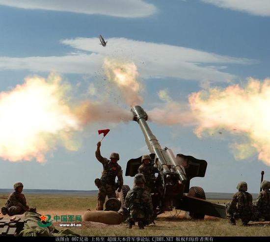 中国牵引式155榴弹炮,中国155mm牵引榴弹炮 66式152mm牵引火炮发射激光制导炮弹