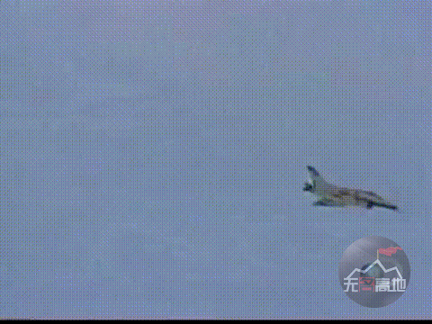 X-31利用矢量推力技术实现“落叶飘”