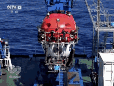 “深海勇士号”进行4500米海试