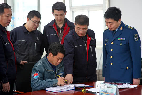 沈飞歼8歼15和FC31试飞员都是他 曾遇航发空