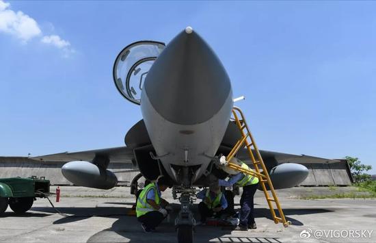 中国L15B战机已去掉空速管换相控阵雷达 或将