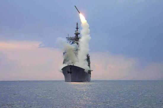 美军巡洋舰发射战斧导弹攻击叙利亚
