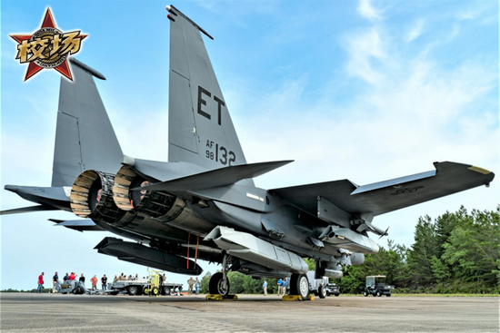 不过美军正在测试新挂架，可以让F-15E携带5枚JASSM而非现在的1枚
