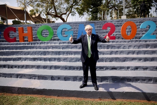 当地时间2022年6月23日,卢旺达基加利,英国首相约翰逊在卢旺达参加英联邦会议 图源:澎湃影像