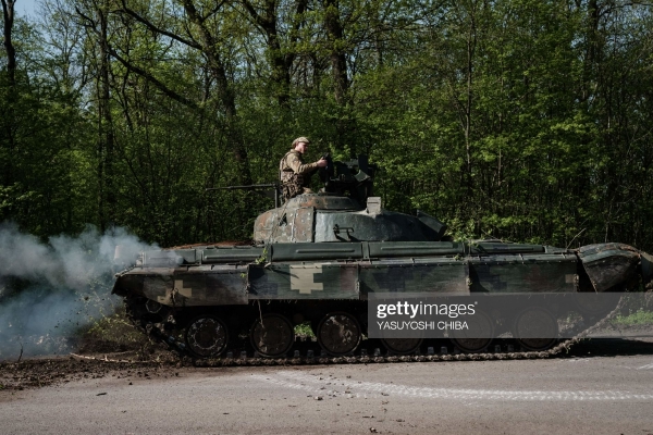 烏克蘭軍隊使用主戰坦克來掃雷