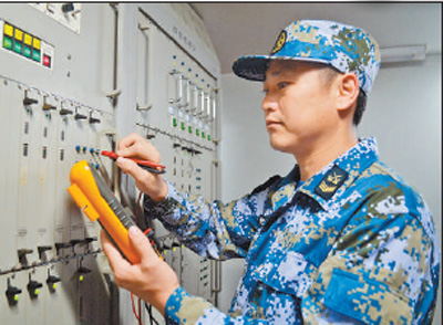 吕敬一在检测设备